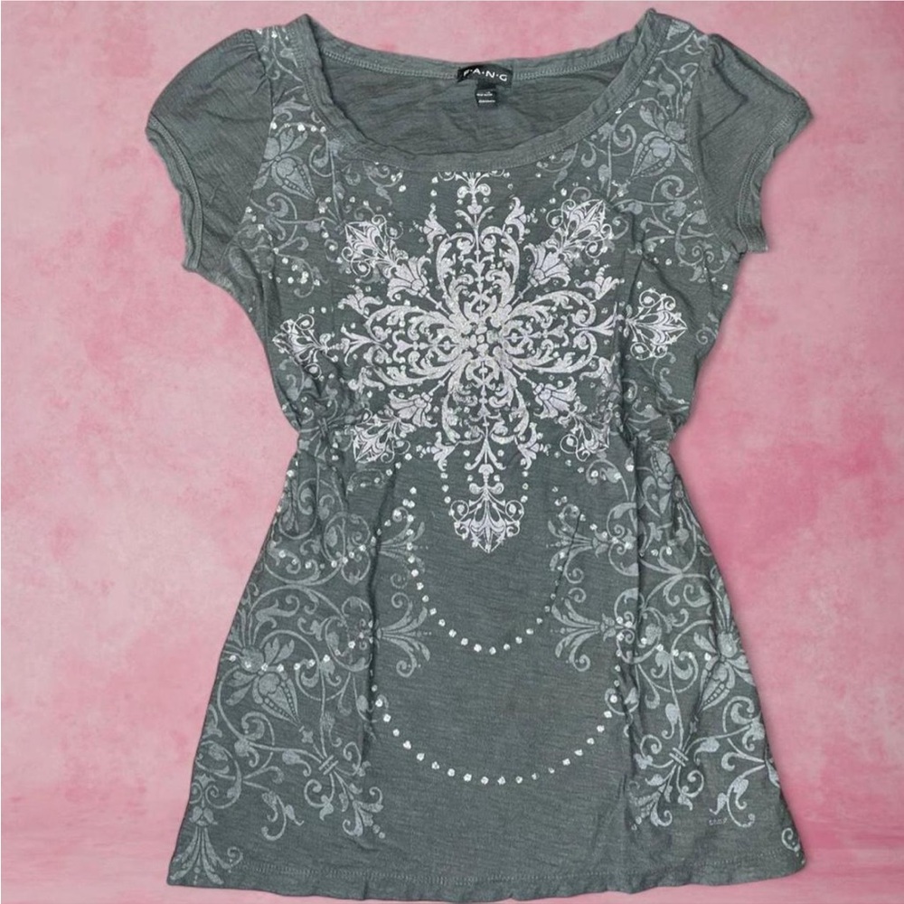 FANG Y2K Style Gray and Silver Patterned Short Sleeve Tee Women’s XL